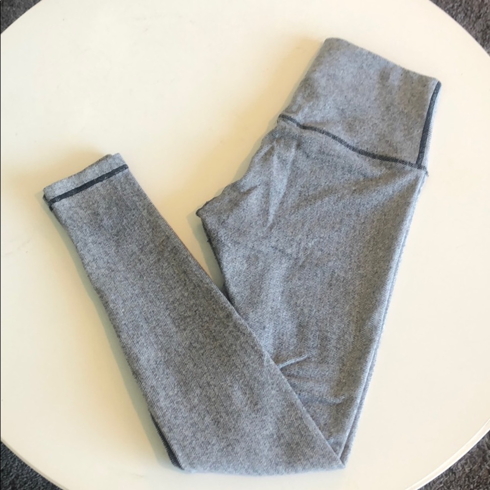 Lululemon black and white thermal leggings